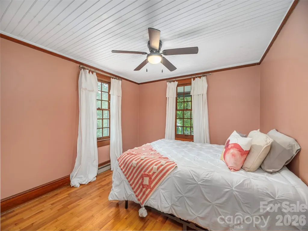 5249 Old Clyde Road Clyde NC 28721
