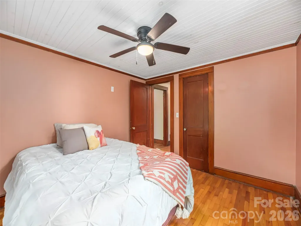 5249 Old Clyde Road Clyde NC 28721