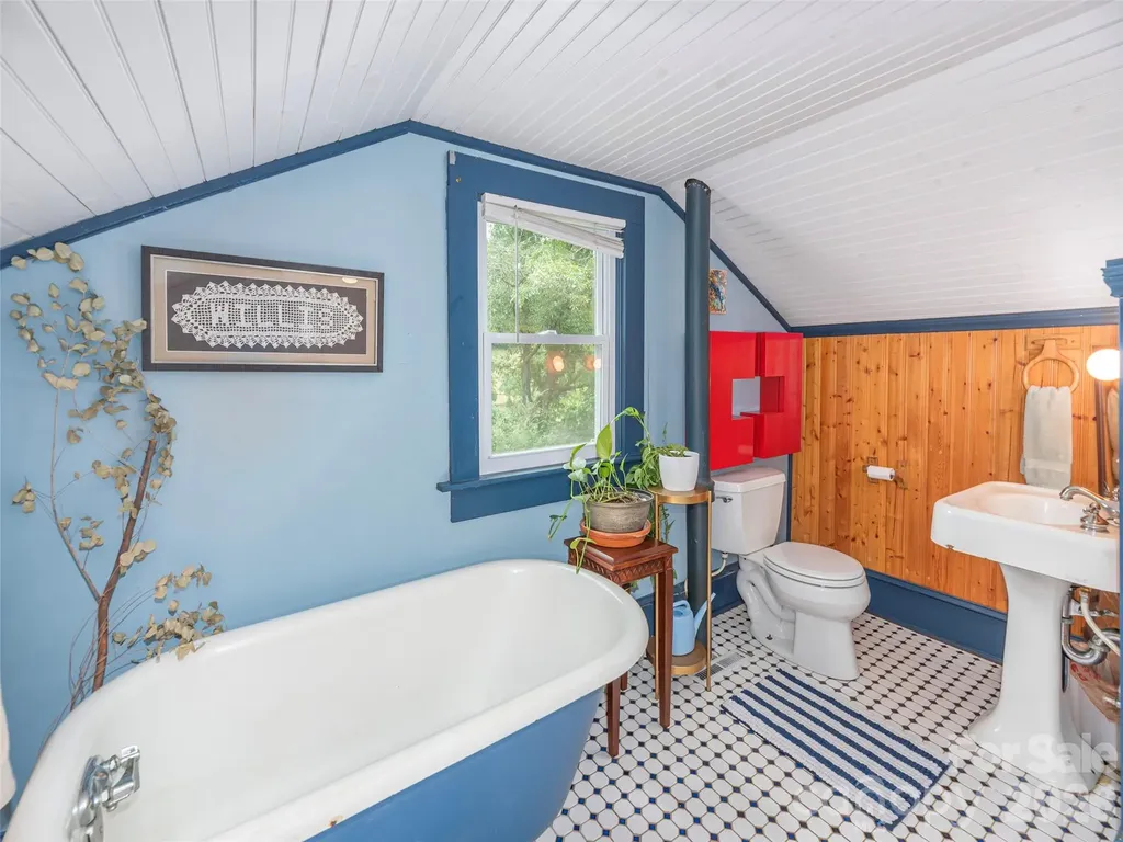 5249 Old Clyde Road Clyde NC 28721