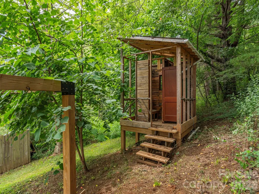 5249 Old Clyde Road Clyde NC 28721