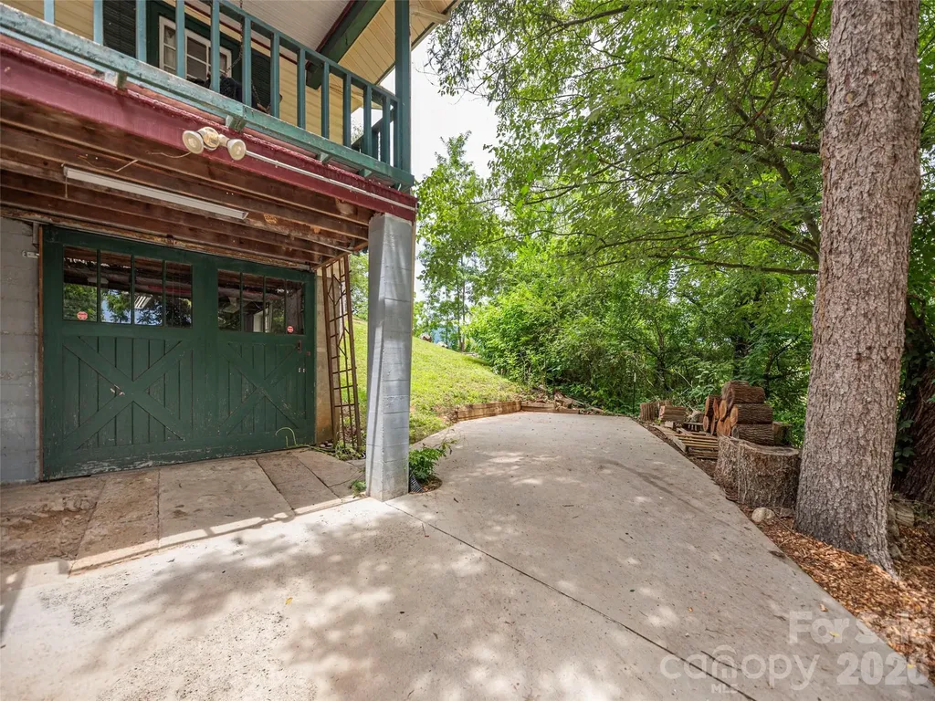 5249 Old Clyde Road Clyde NC 28721