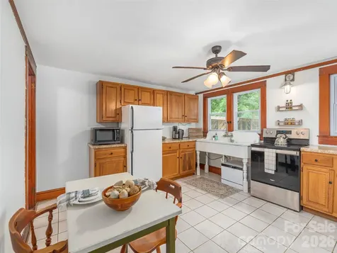 5249 Old Clyde Road Clyde NC 28721