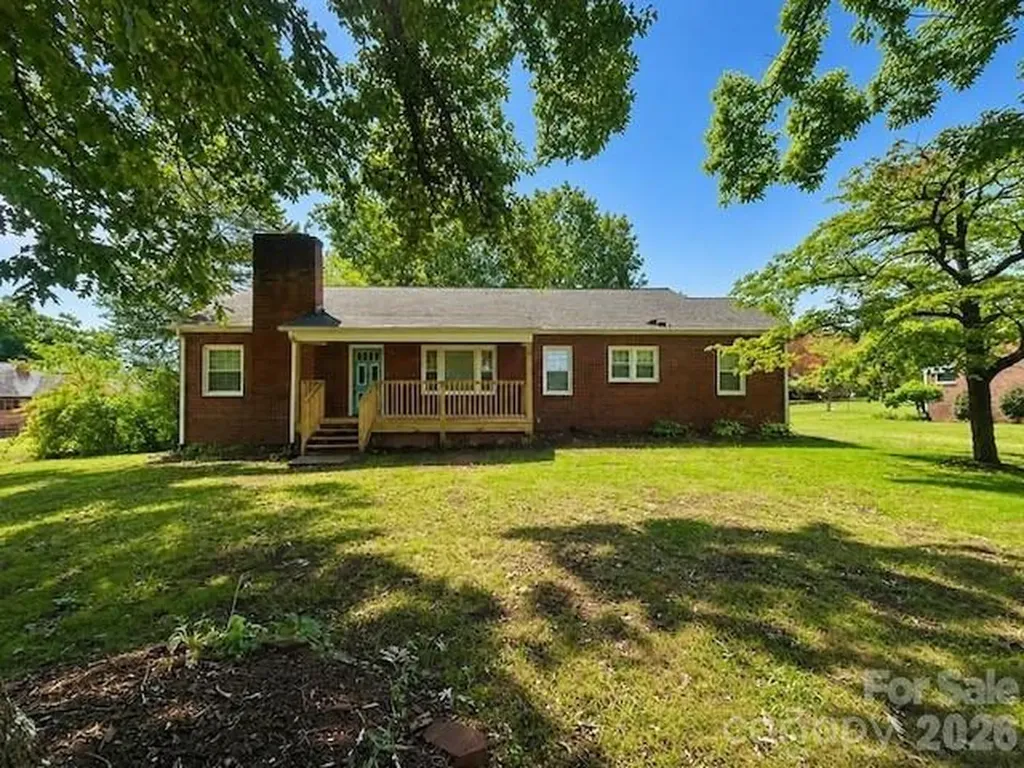 112 3rd Street NE Conover NC 28613