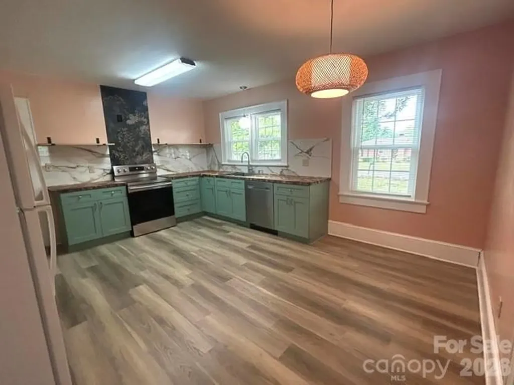 112 3rd Street NE Conover NC 28613