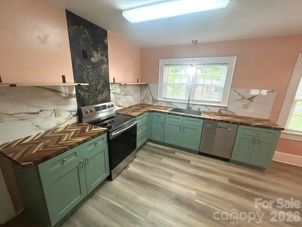 112 3rd Street NE Conover NC 28613