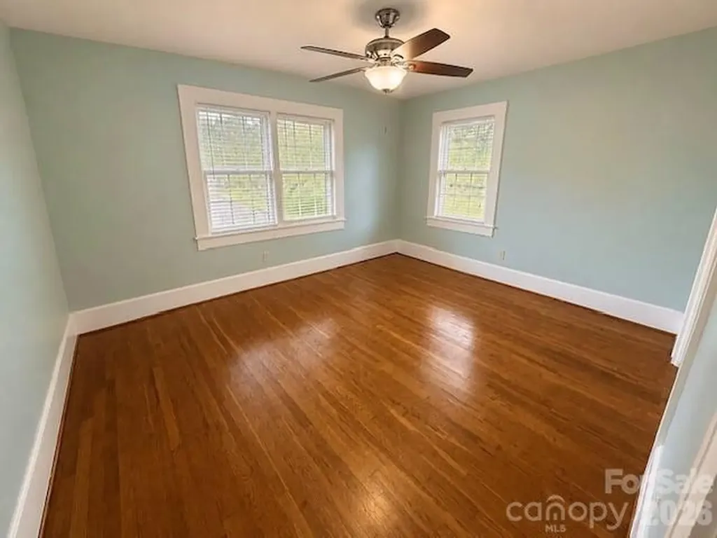 112 3rd Street NE Conover NC 28613