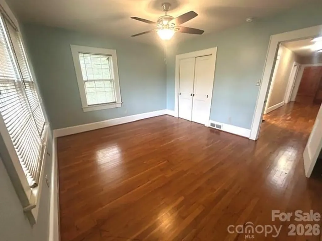 112 3rd Street NE Conover NC 28613