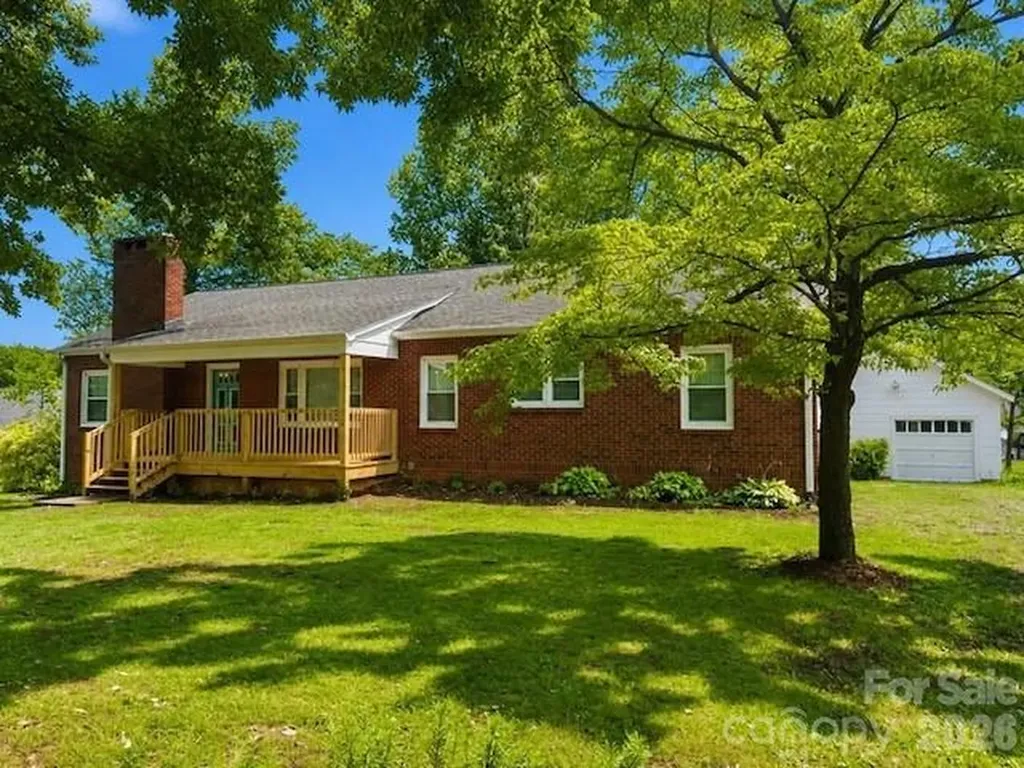112 3rd Street NE Conover NC 28613