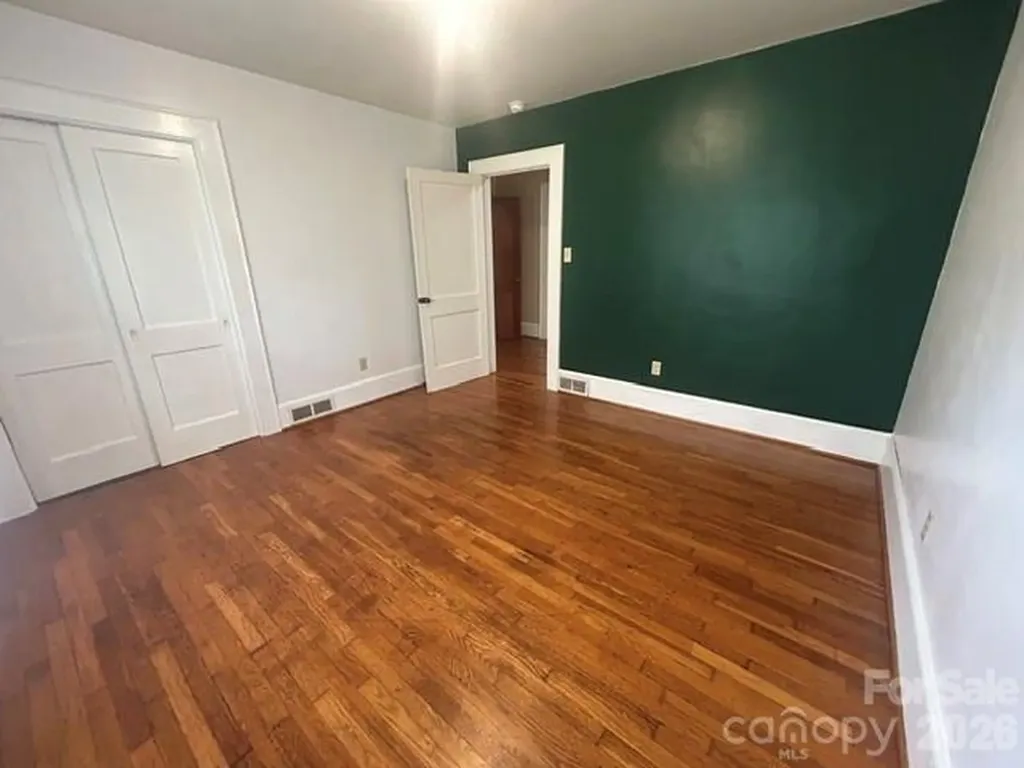 112 3rd Street NE Conover NC 28613