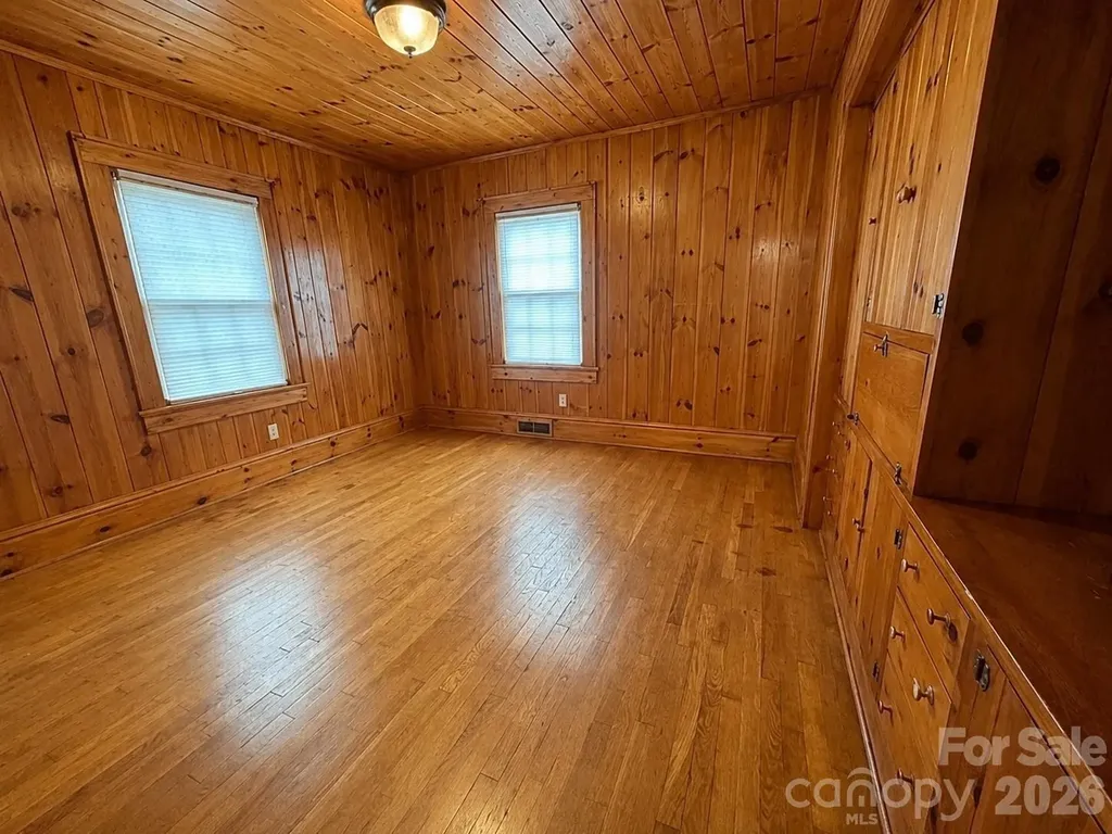 112 3rd Street NE Conover NC 28613