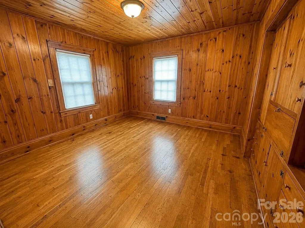 112 3rd Street NE Conover NC 28613
