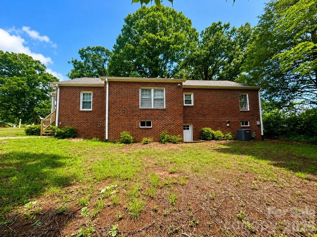 112 3rd Street NE Conover NC 28613
