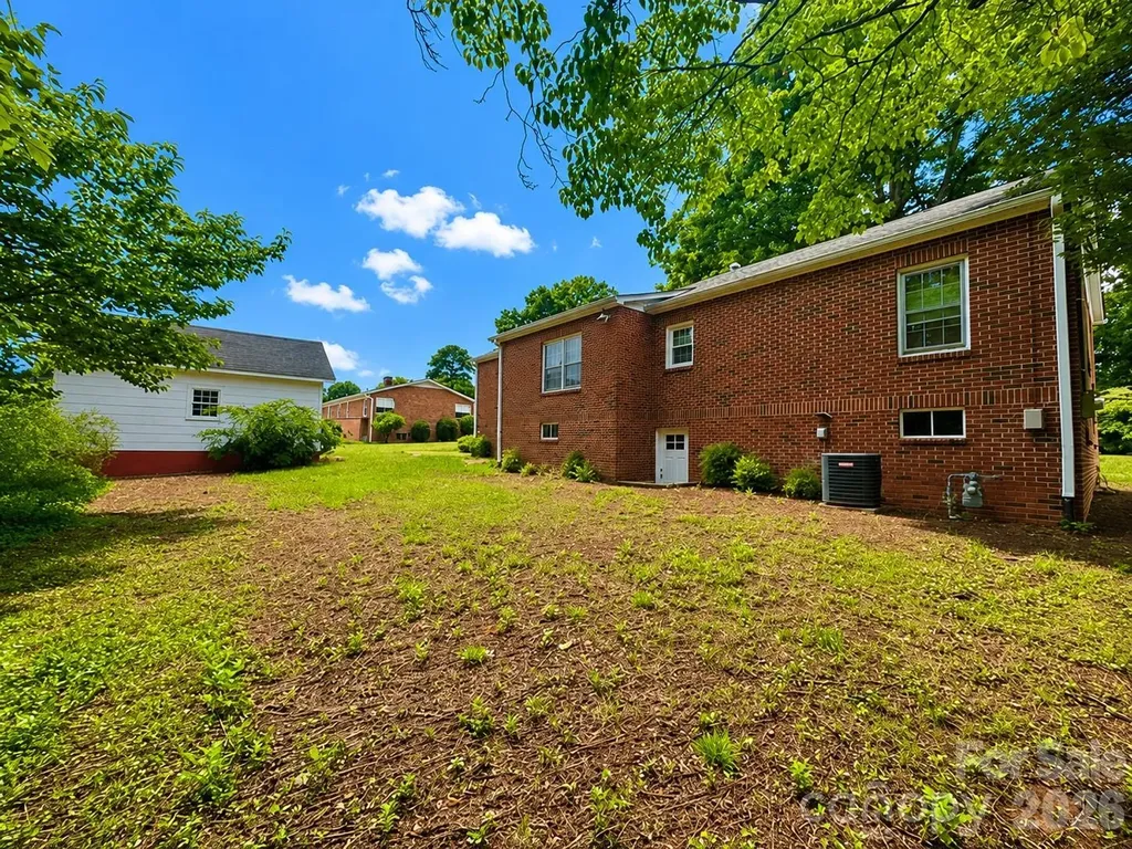 112 3rd Street NE Conover NC 28613