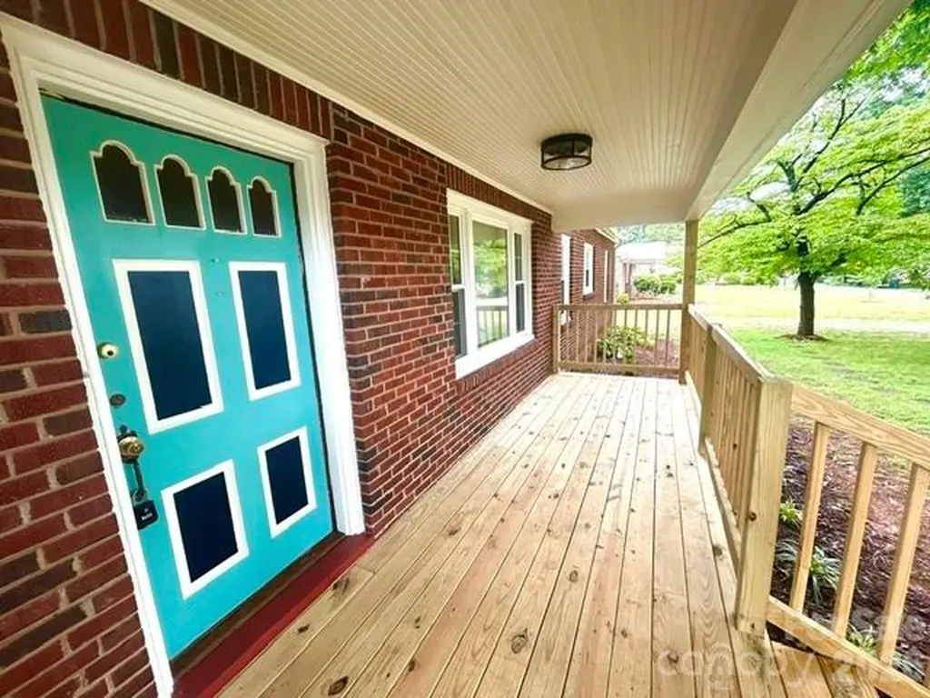 112 3rd Street NE Conover NC 28613