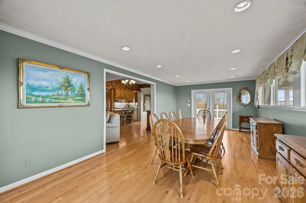 6777 Pinnacle Mountain Road Zirconia NC 28790