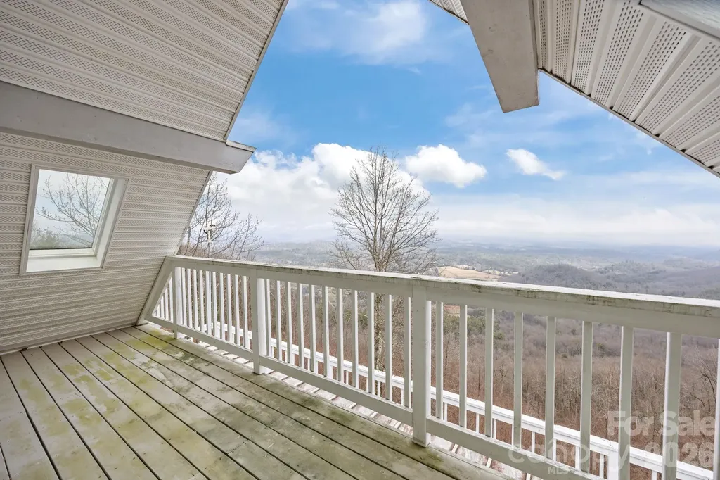 6777 Pinnacle Mountain Road Zirconia NC 28790