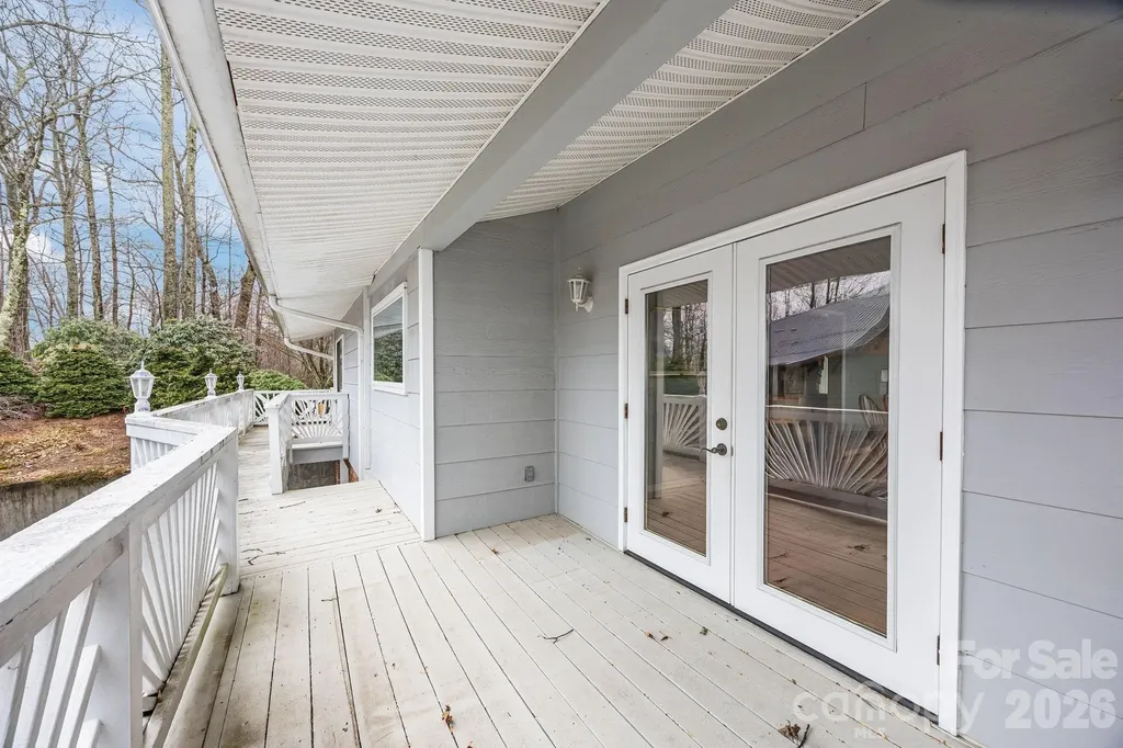 6777 Pinnacle Mountain Road Zirconia NC 28790