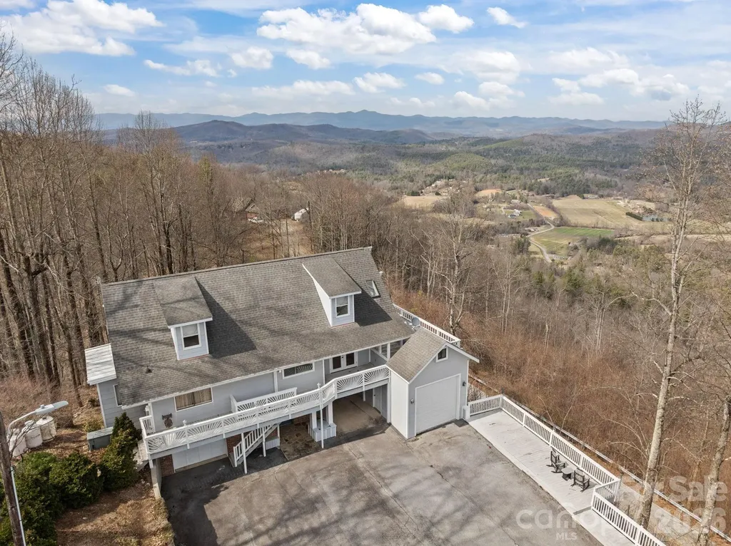 6777 Pinnacle Mountain Road Zirconia NC 28790
