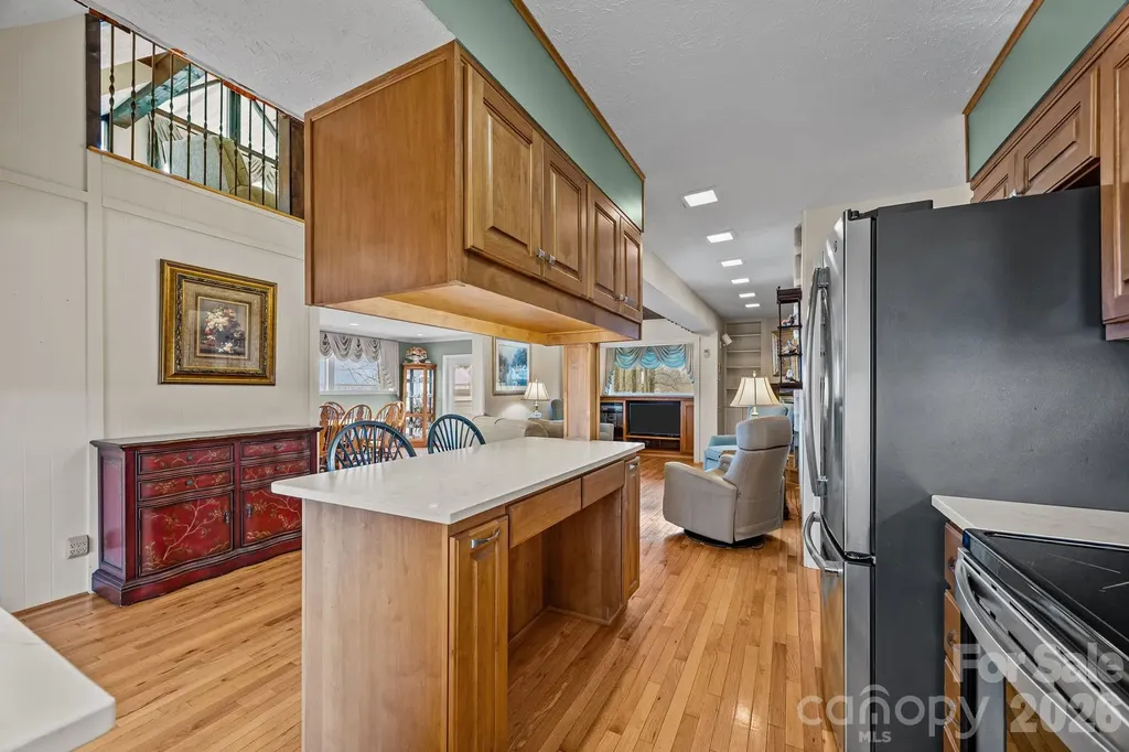 6777 Pinnacle Mountain Road Zirconia NC 28790