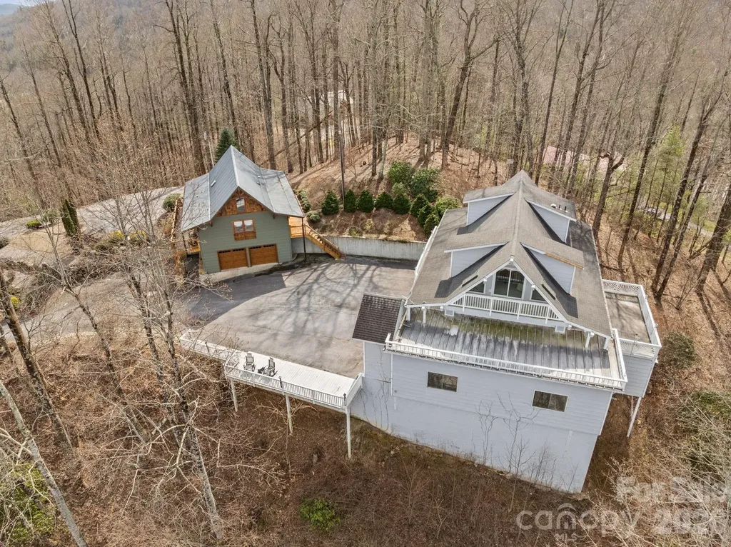 6777 Pinnacle Mountain Road Zirconia NC 28790
