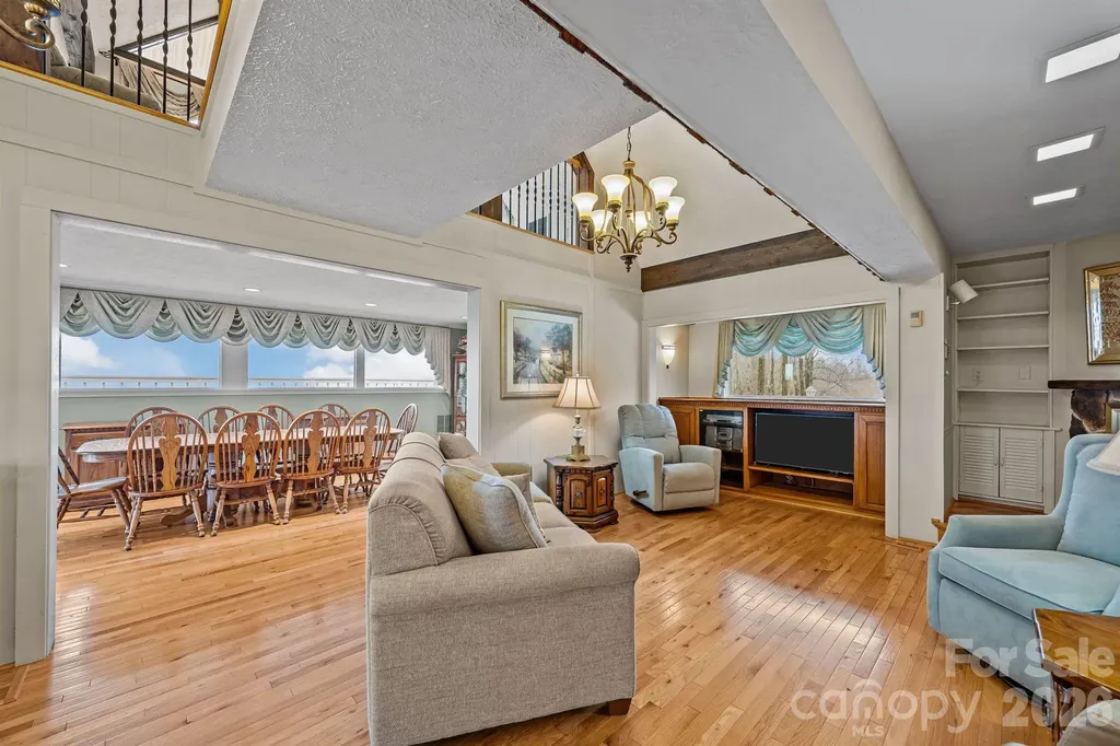 6777 Pinnacle Mountain Road Zirconia NC 28790