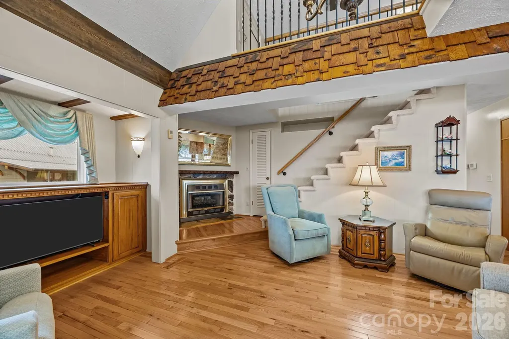 6777 Pinnacle Mountain Road Zirconia NC 28790