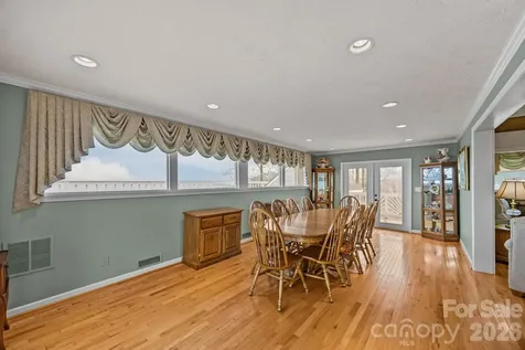 6777 Pinnacle Mountain Road Zirconia NC 28790