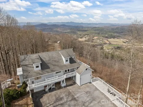6777 Pinnacle Mountain Road Zirconia NC 28790