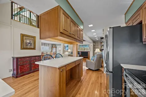 6777 Pinnacle Mountain Road Zirconia NC 28790