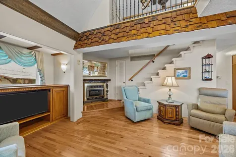6777 Pinnacle Mountain Road Zirconia NC 28790
