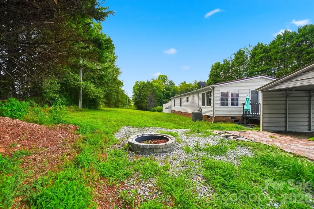 3627 Beachtree Drive Hudson NC 28638