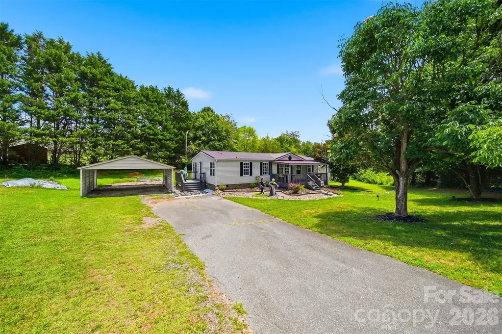 3627 Beachtree Drive Hudson NC 28638