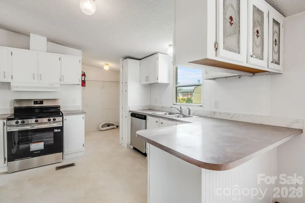 505 Crescent Way Horse Shoe NC 28742