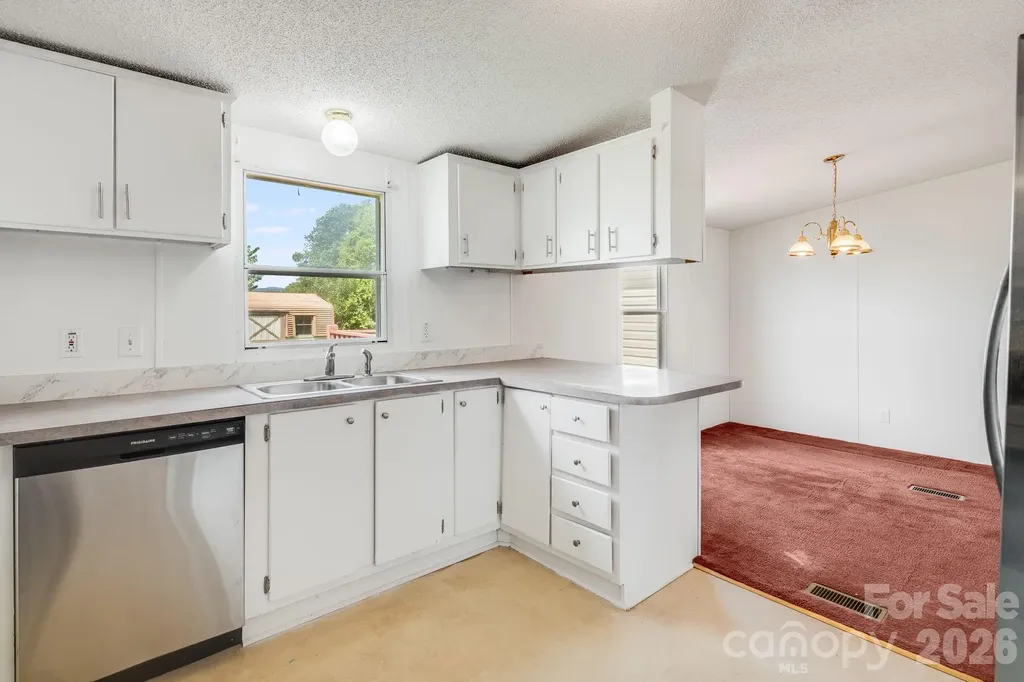 505 Crescent Way Horse Shoe NC 28742