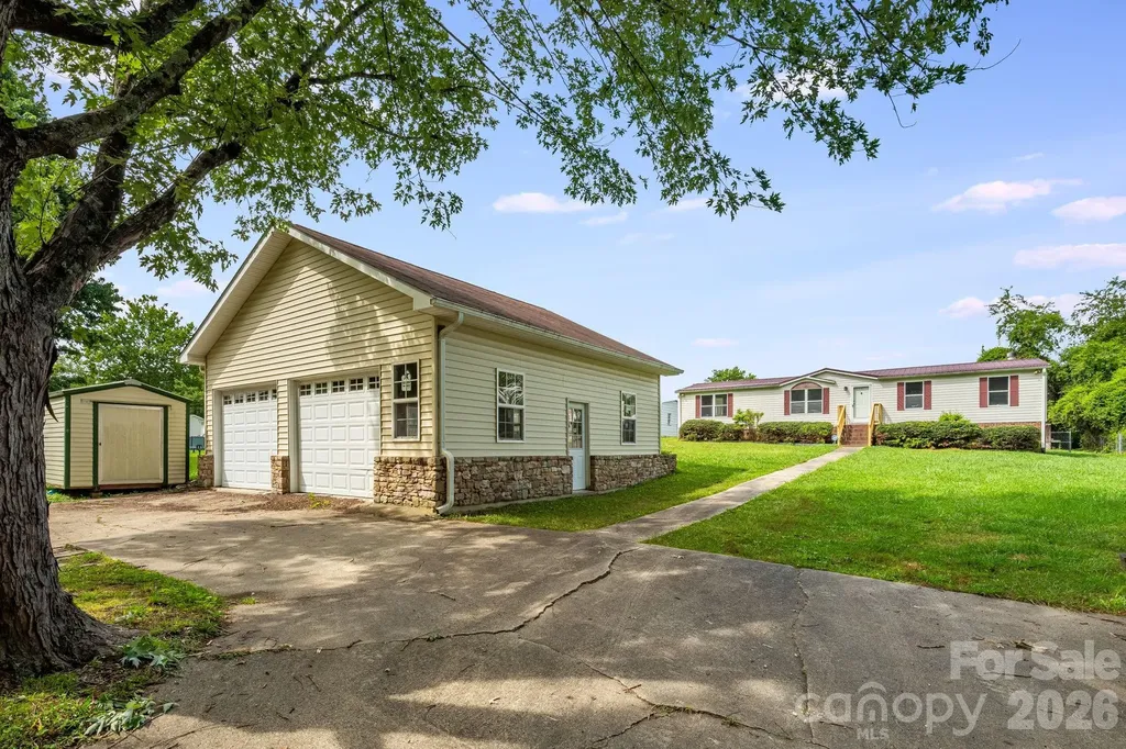 505 Crescent Way Horse Shoe NC 28742