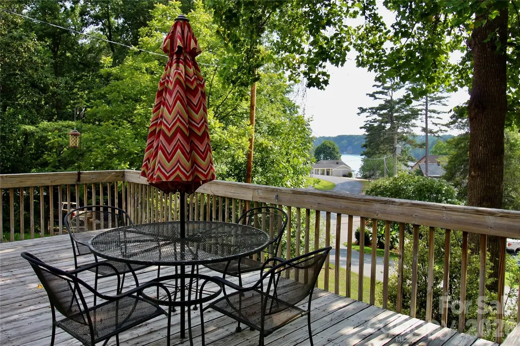 535 Lake Shore Drive New London NC 28127
