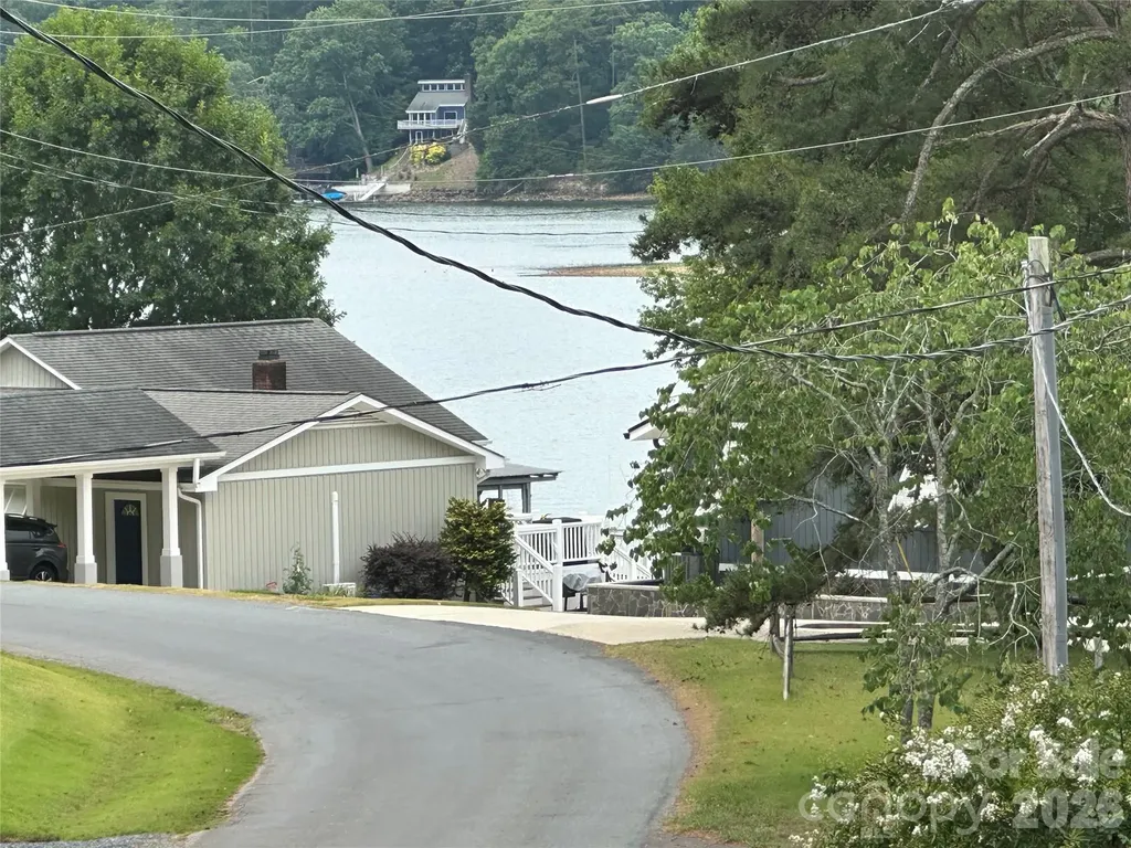 535 Lake Shore Drive New London NC 28127