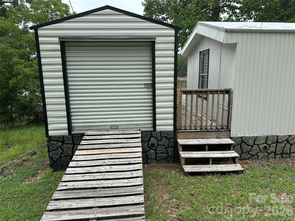 535 Lake Shore Drive New London NC 28127