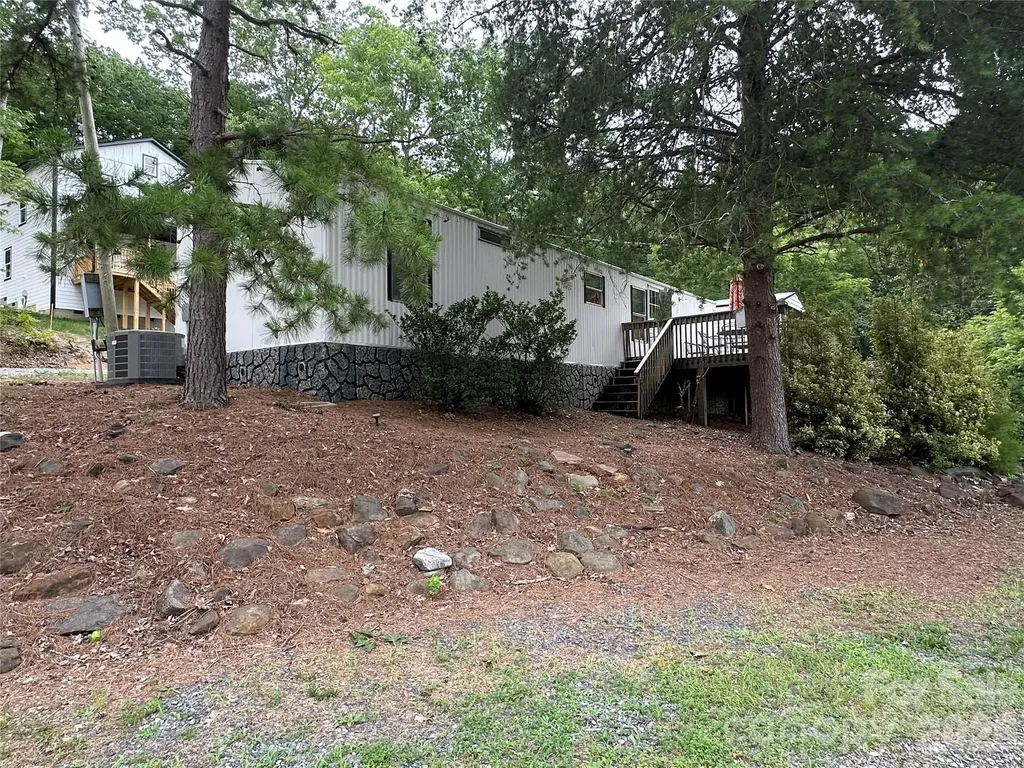 535 Lake Shore Drive New London NC 28127
