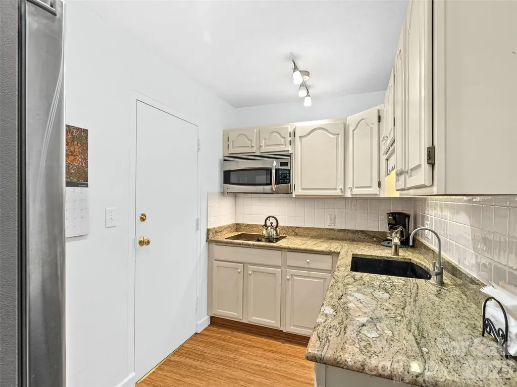 647 Town Mountain Road Asheville NC 28804
