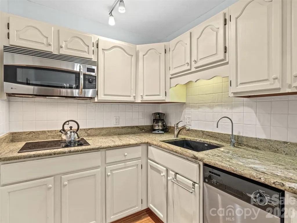 647 Town Mountain Road Asheville NC 28804