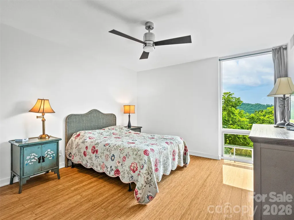 647 Town Mountain Road Asheville NC 28804