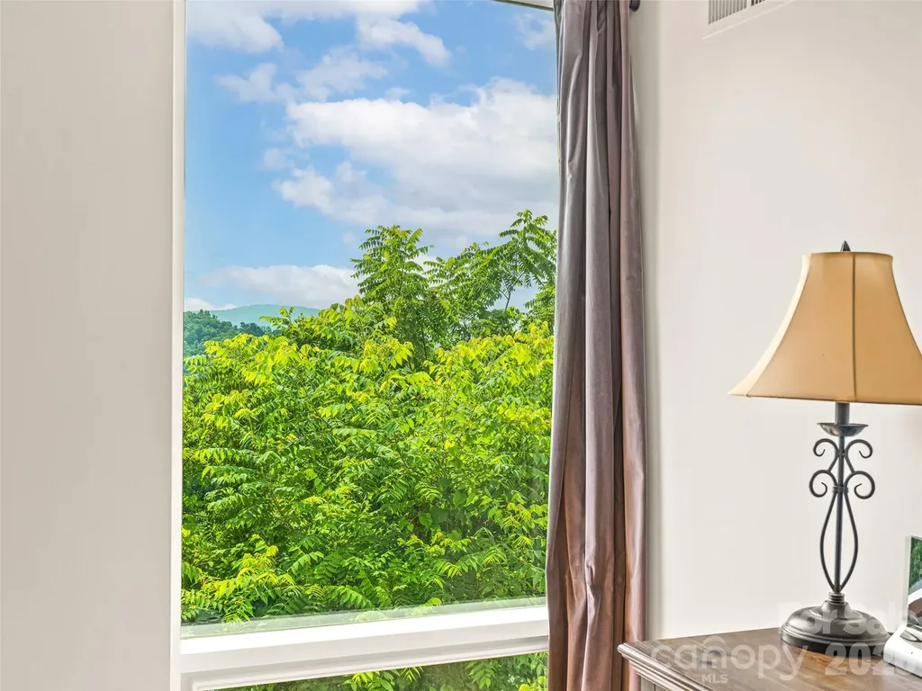 647 Town Mountain Road Asheville NC 28804