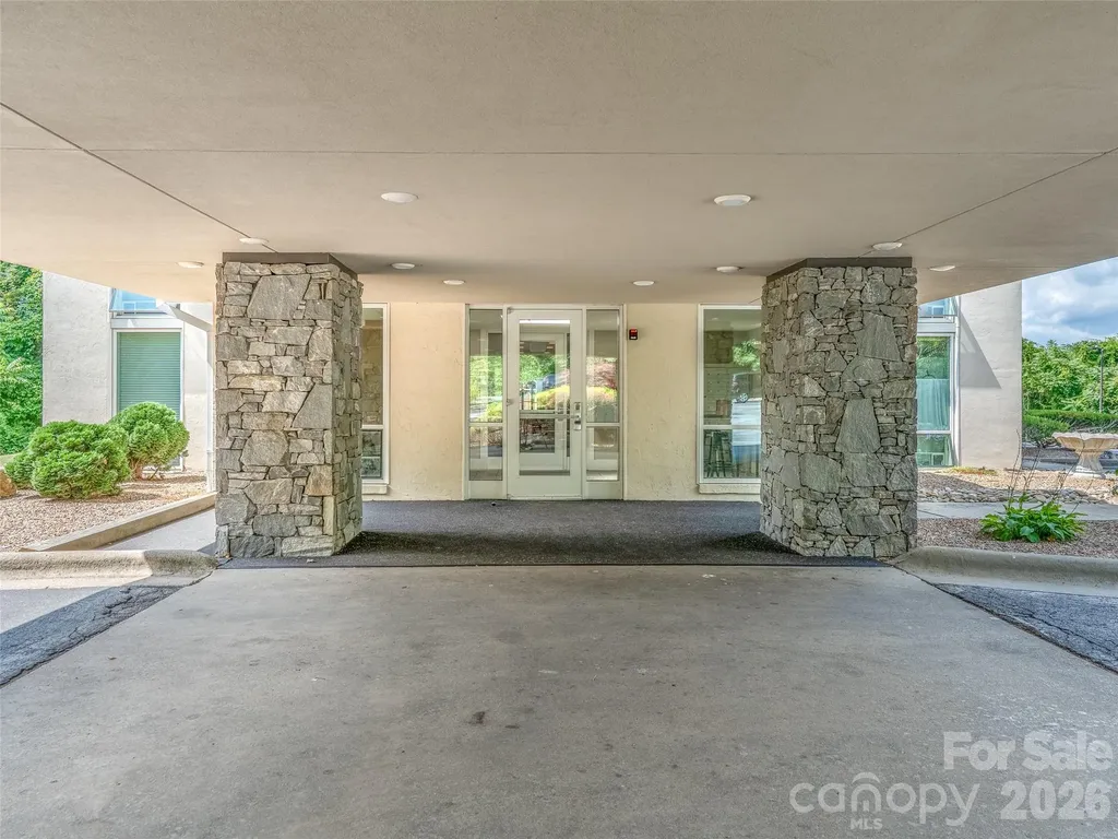 647 Town Mountain Road Asheville NC 28804