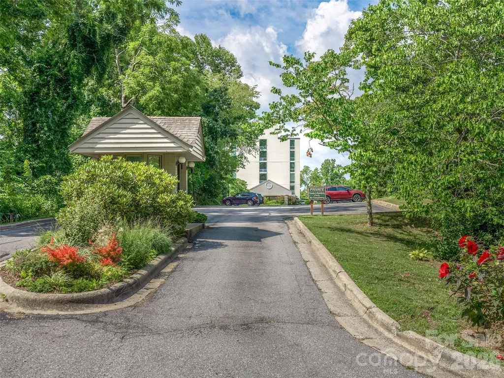 647 Town Mountain Road Asheville NC 28804