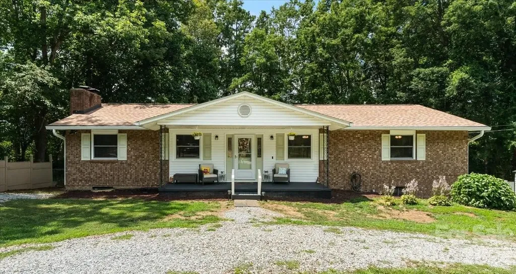 216 Dundeve Circle Hendersonville NC 28792