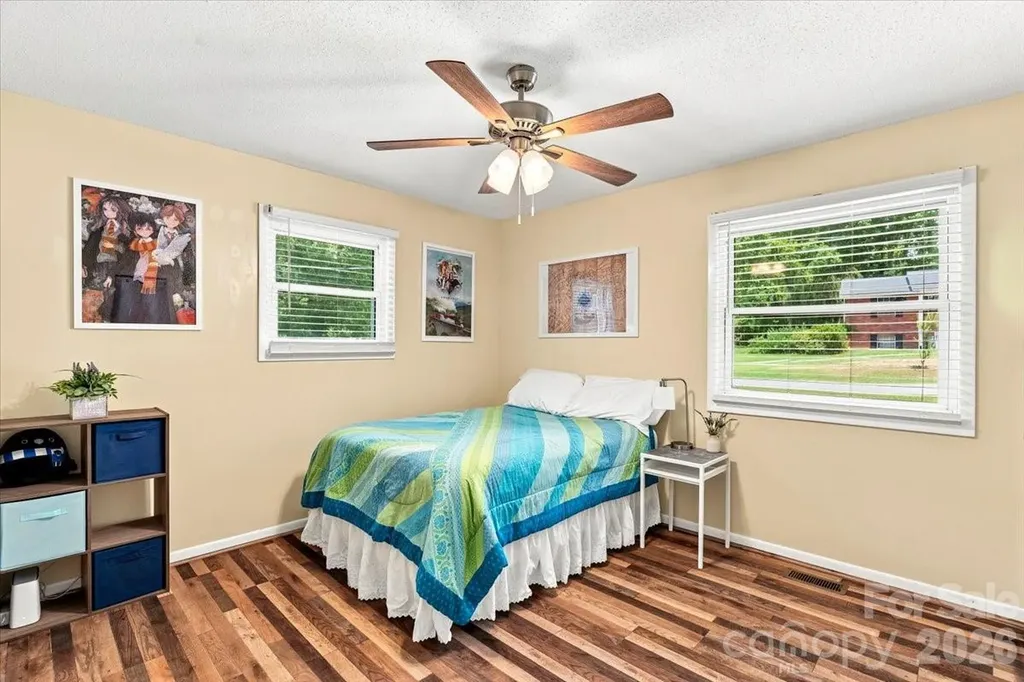 216 Dundeve Circle Hendersonville NC 28792