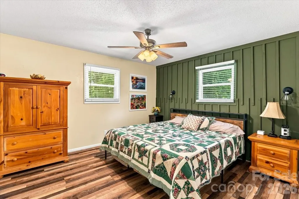216 Dundeve Circle Hendersonville NC 28792