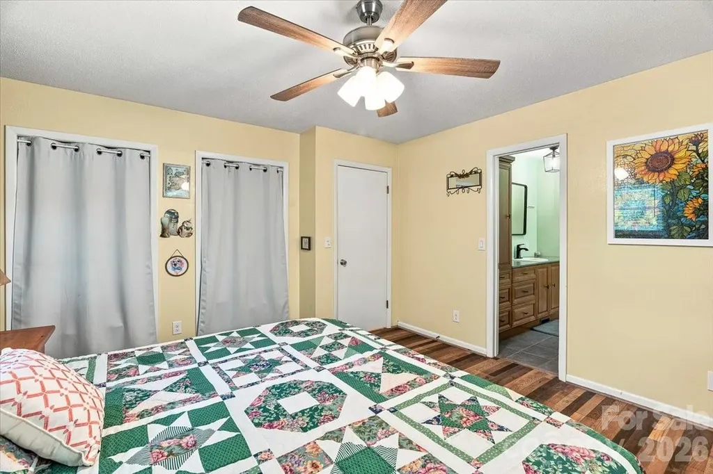 216 Dundeve Circle Hendersonville NC 28792
