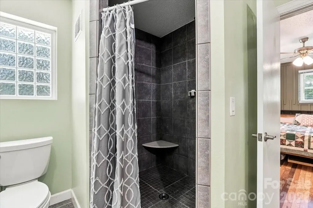 216 Dundeve Circle Hendersonville NC 28792